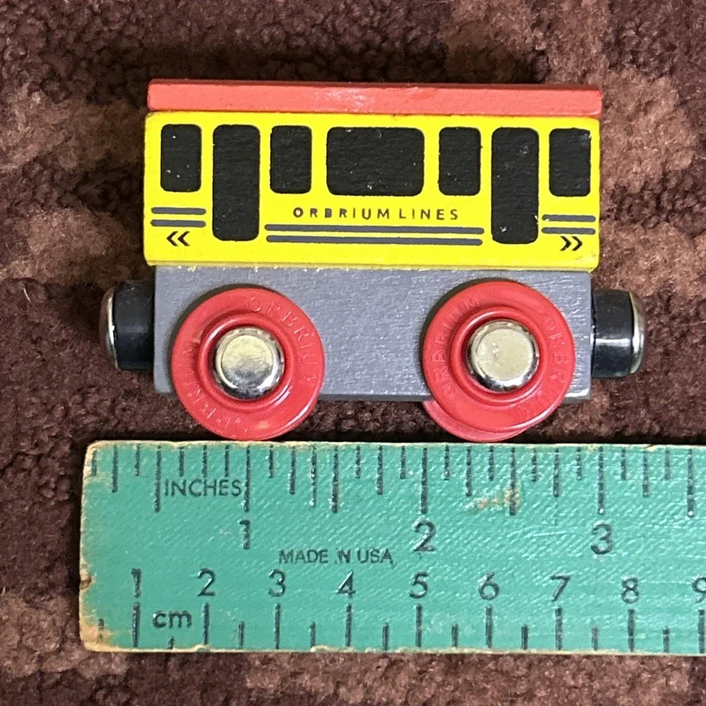 Set Of Four Orbrium Train Cars:‎  Magnetic
